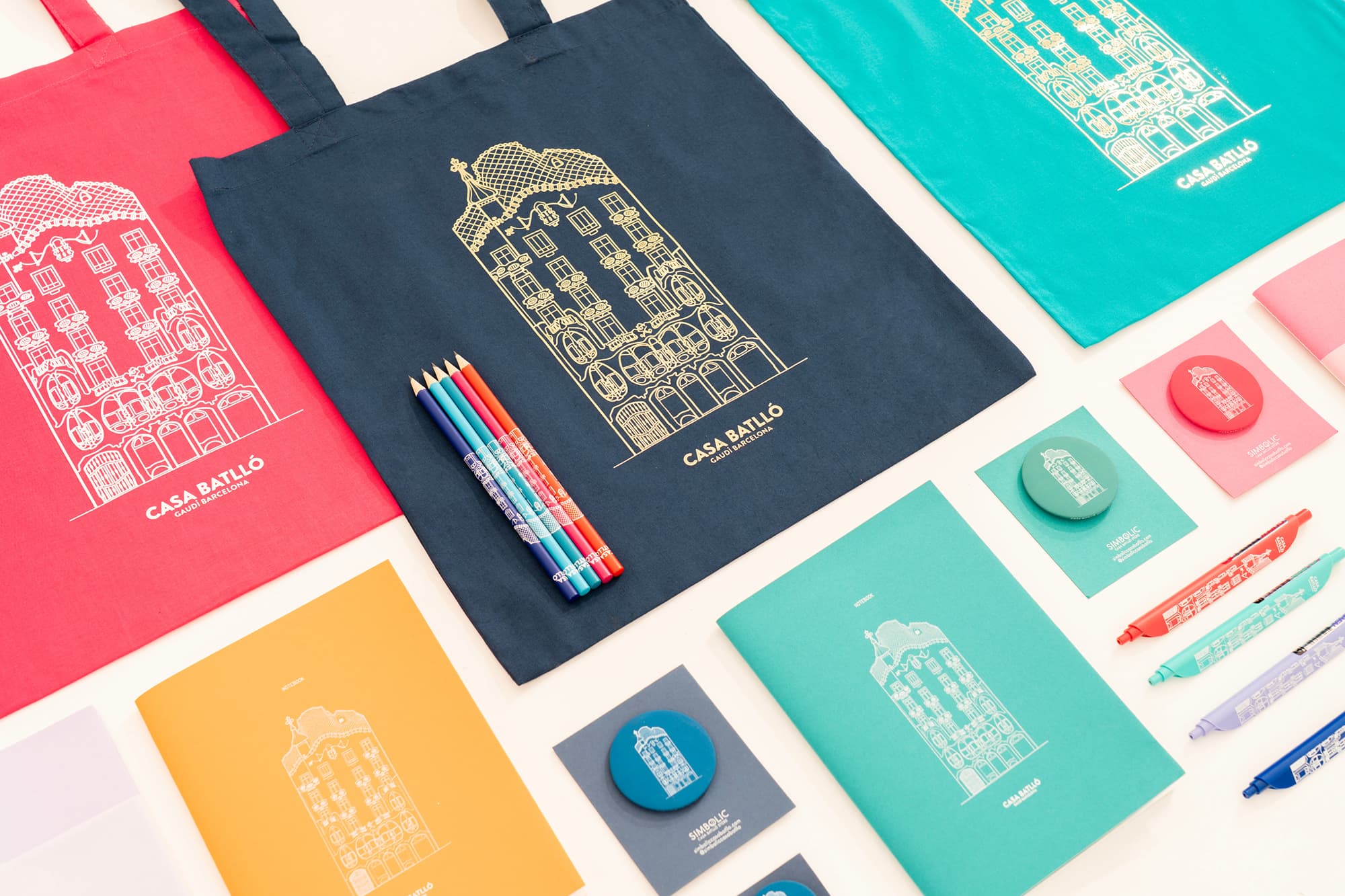 Merchandise: Notebook_Tote bag_Matite_Penne Clipen_Magneti_Spille